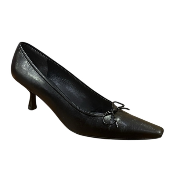 Stuart Weitzman Women’s Black Leather Bow Accent Pointed Toe Kitten Heel Pumps - Picture 10 of 14